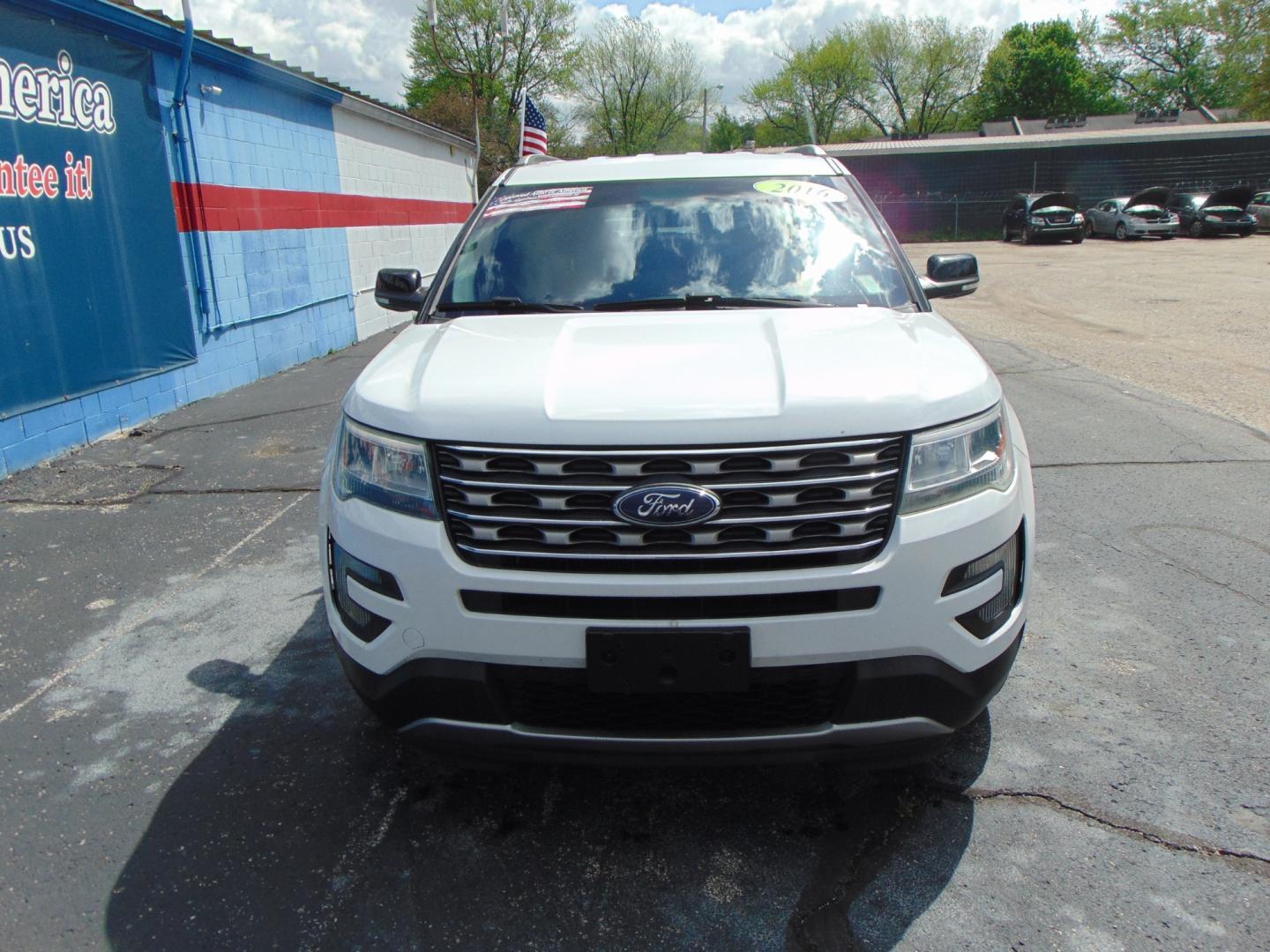 2016 Ford Explorer (1FM5K8D81GG) , located at 2105 Dixie Hwy, Louisville, KY, 40210, (502) 772-3333, 38.220932, -85.795441 - Photo#9